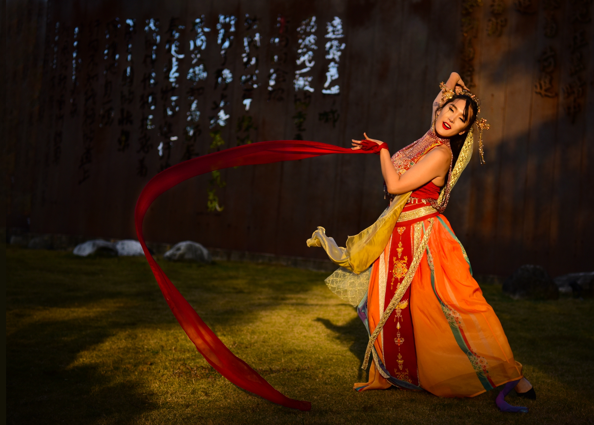 銅牌 曹啟彰 舞